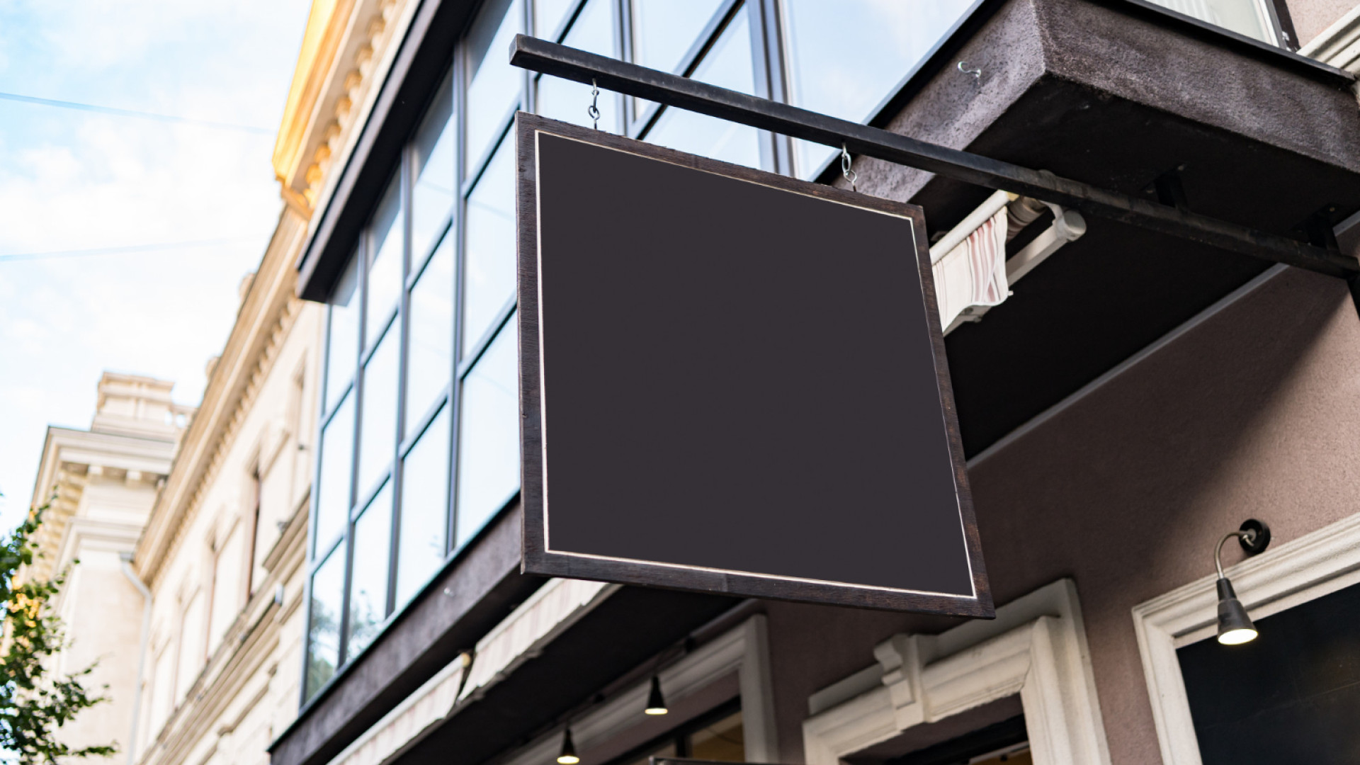 Enseigne extérieure : comment améliorer l’impact visuel de votre boutique ?